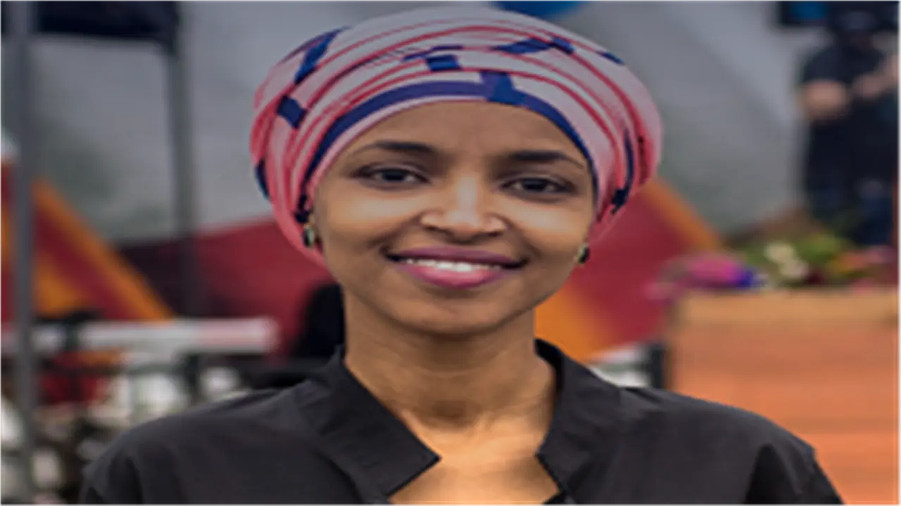 إلهان عمر تواجه اتهامات ترامب بالـ«قمامة» وترد بتصريحات تحدي تكشف خلفيات الصراع السياسي